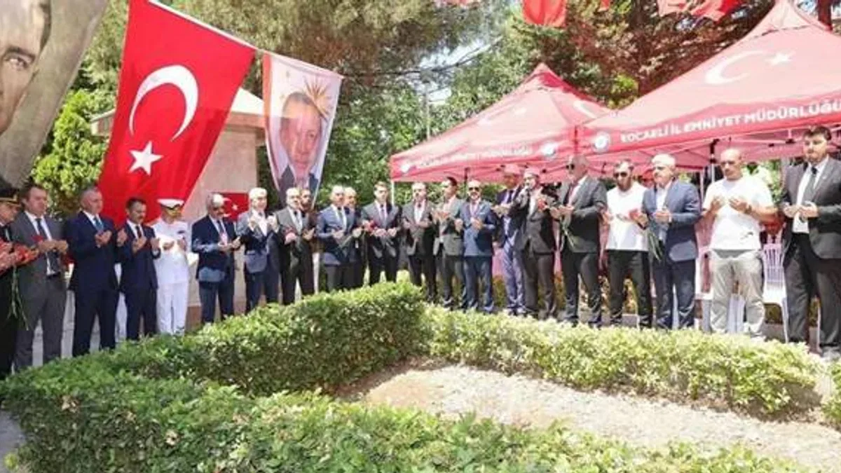 Kocaeli Bağçeşme’de protokol tam kadro şehitleri andı