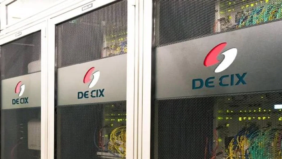 Dünyanın İnternet Değişim Operatörleri Yeni 100G LR-1 Teknolojisini Sunuyor