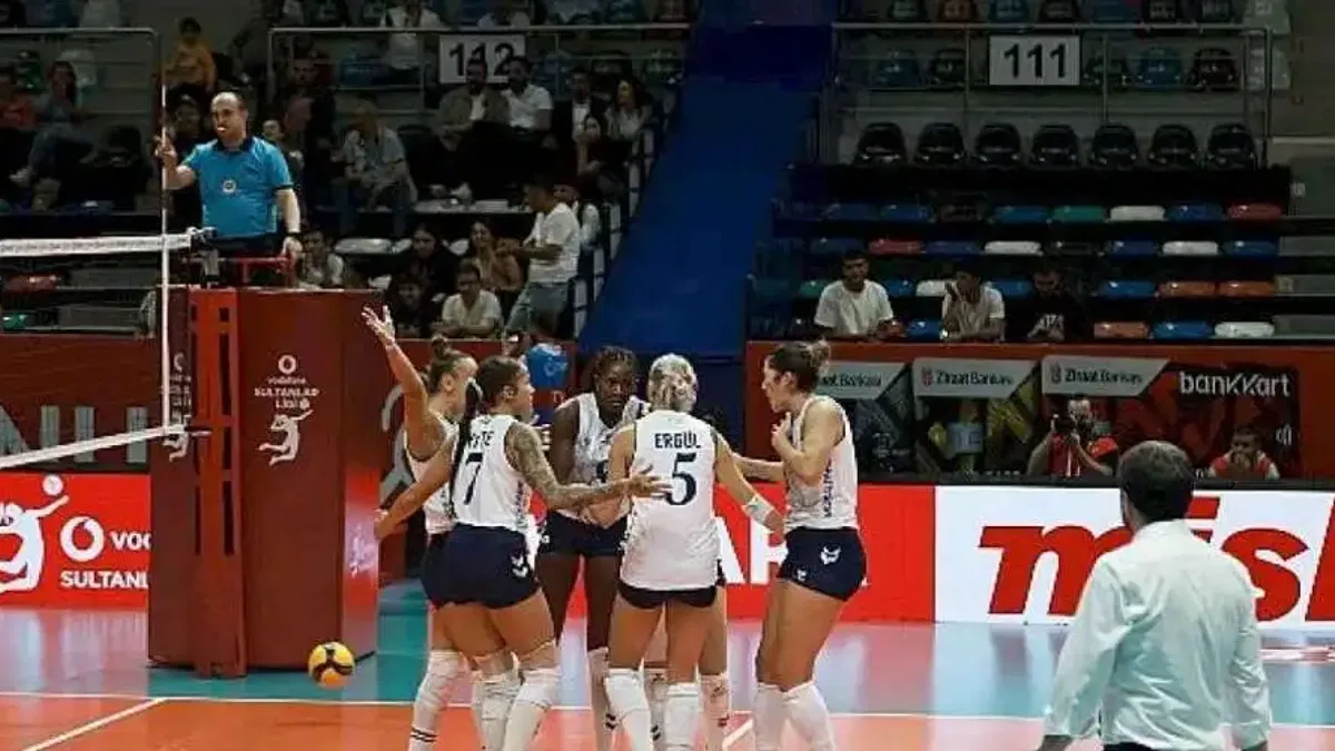 Kadın Voleybol Takımından İlk Maç İlk Galibiyet