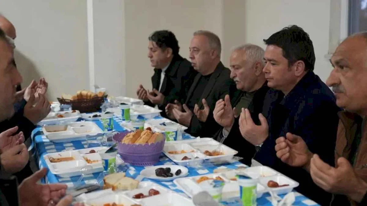 Bursa Osmangazi Güneybudaklar sakinleri ile oruç açtı