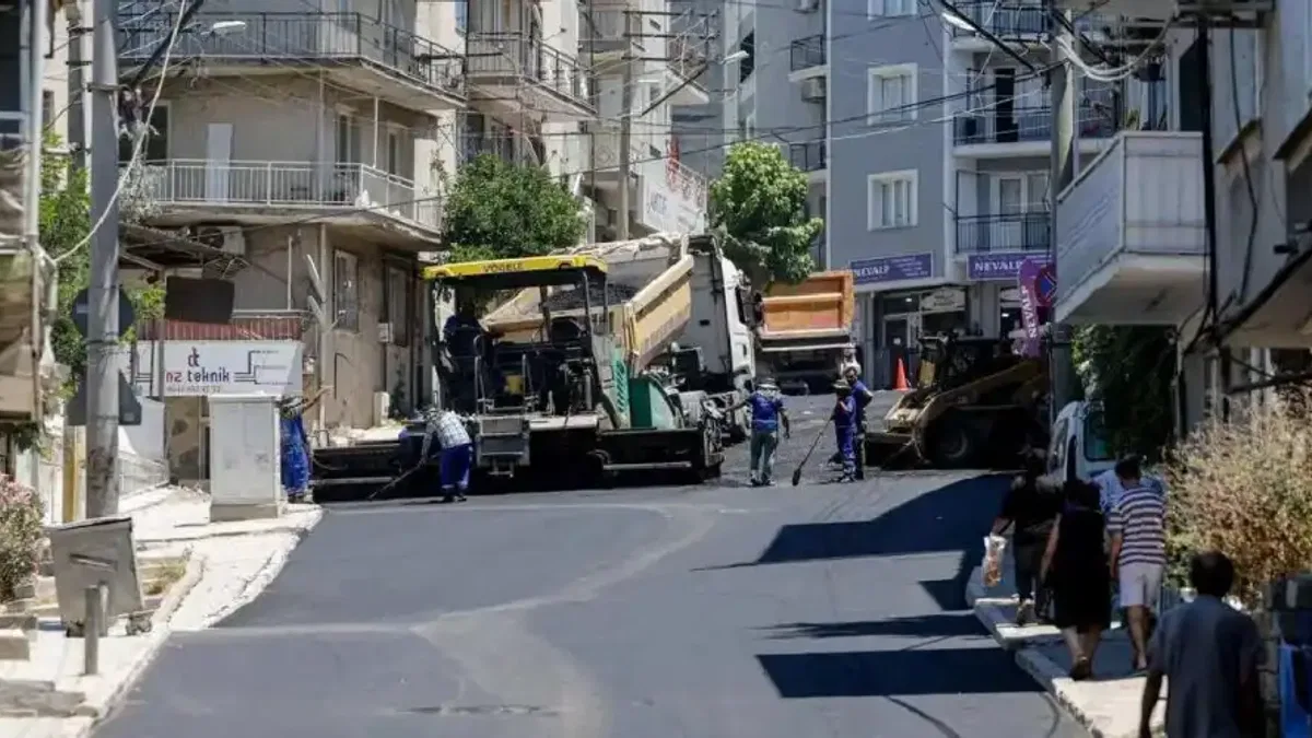 İzmir’in yollarında yoğun çalışma