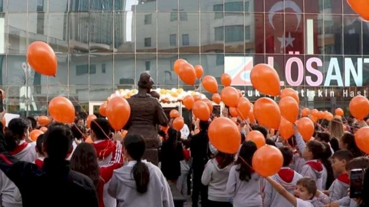 Lösemililere umut desteği... Turuncu balonlar gökyüzüne salındı