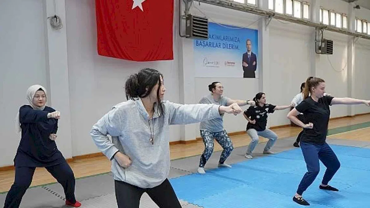 Bornova'da kadına karşı şiddetle mücadeleye destek