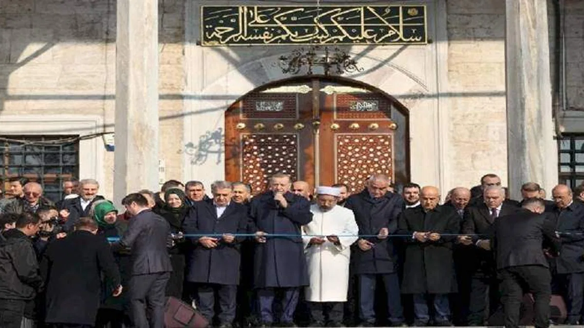 İstanbul'da restorasyonu tamamlanan Yeni Camii açıldı