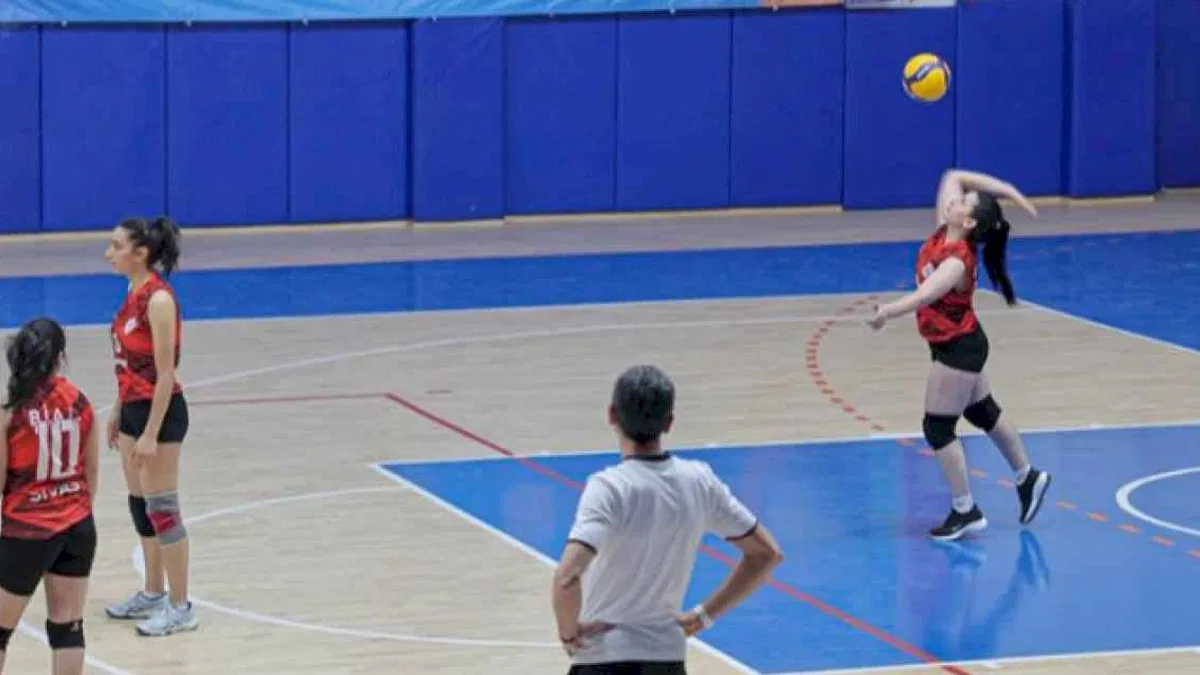 Liseler arası 100. Yıl Voleybol Turnuvası sona erdi