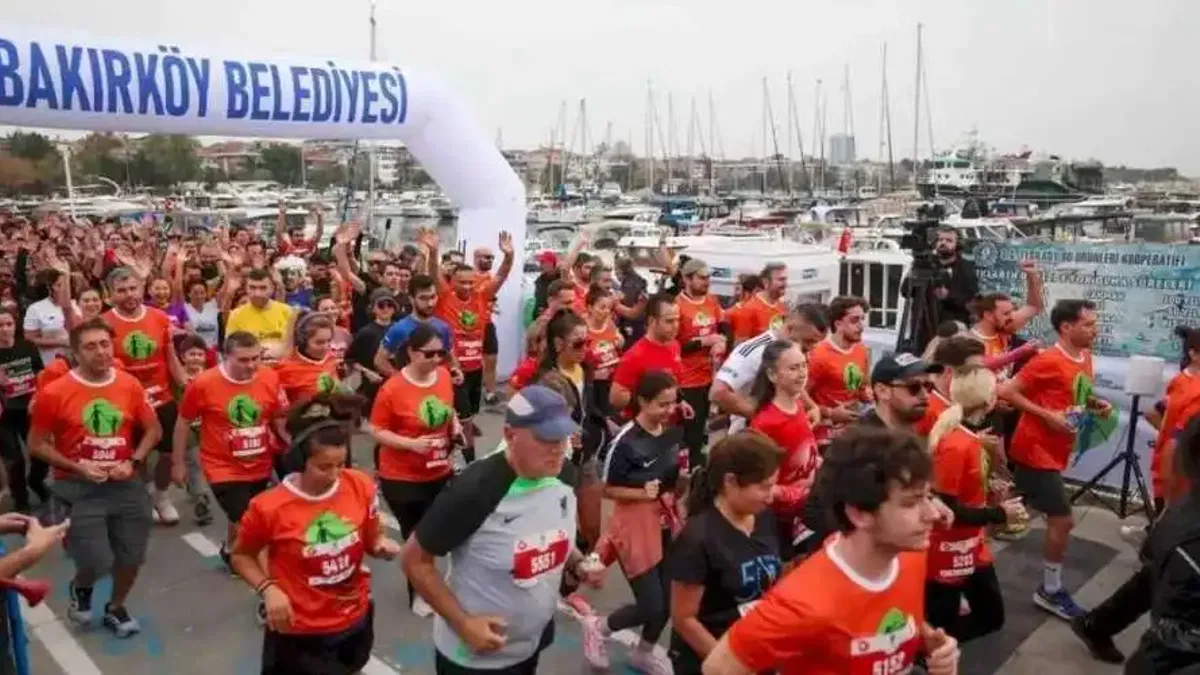 İstanbul Bakırköy’de öğretmenler günü için 2 bin 800 kişi koştu