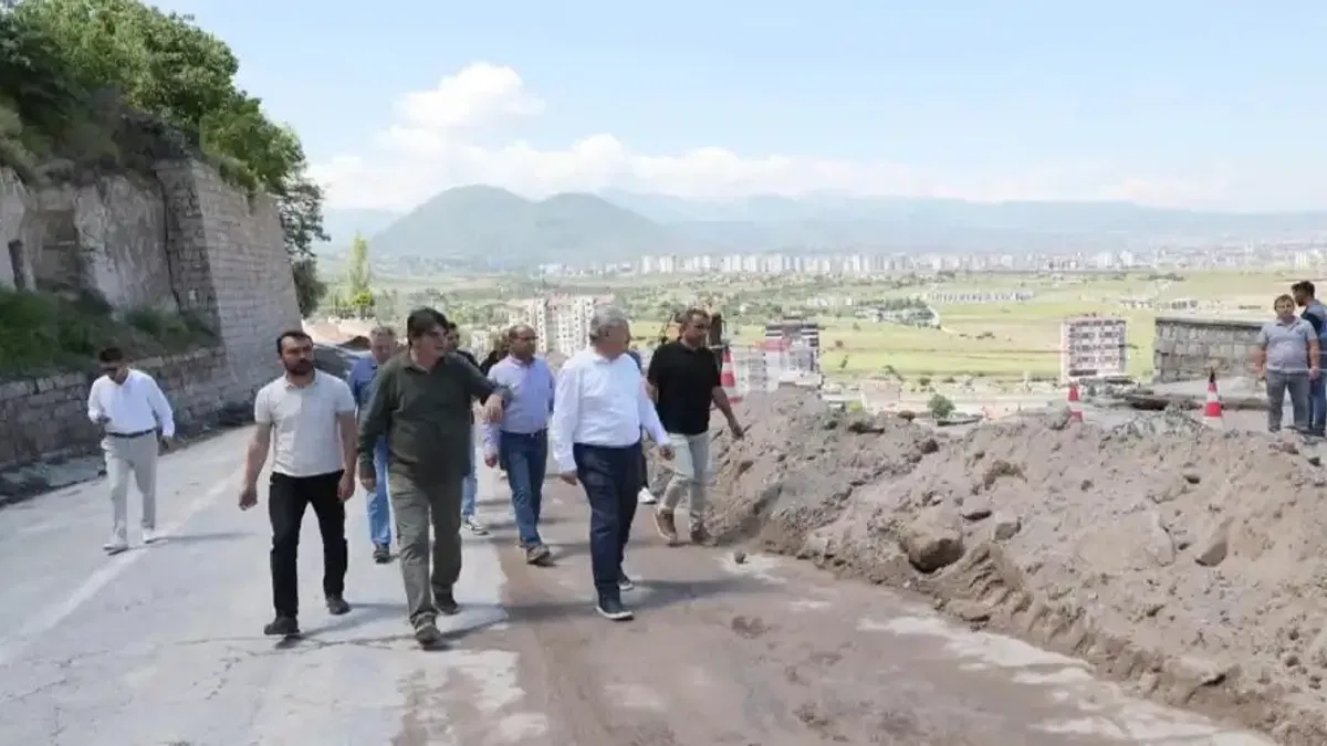 Kayseri Melikgazi'den çöken istinat duvarına acil müdahale