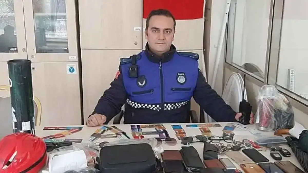 Kayıp eşyalar zabıtada sahiplerini bekliyor