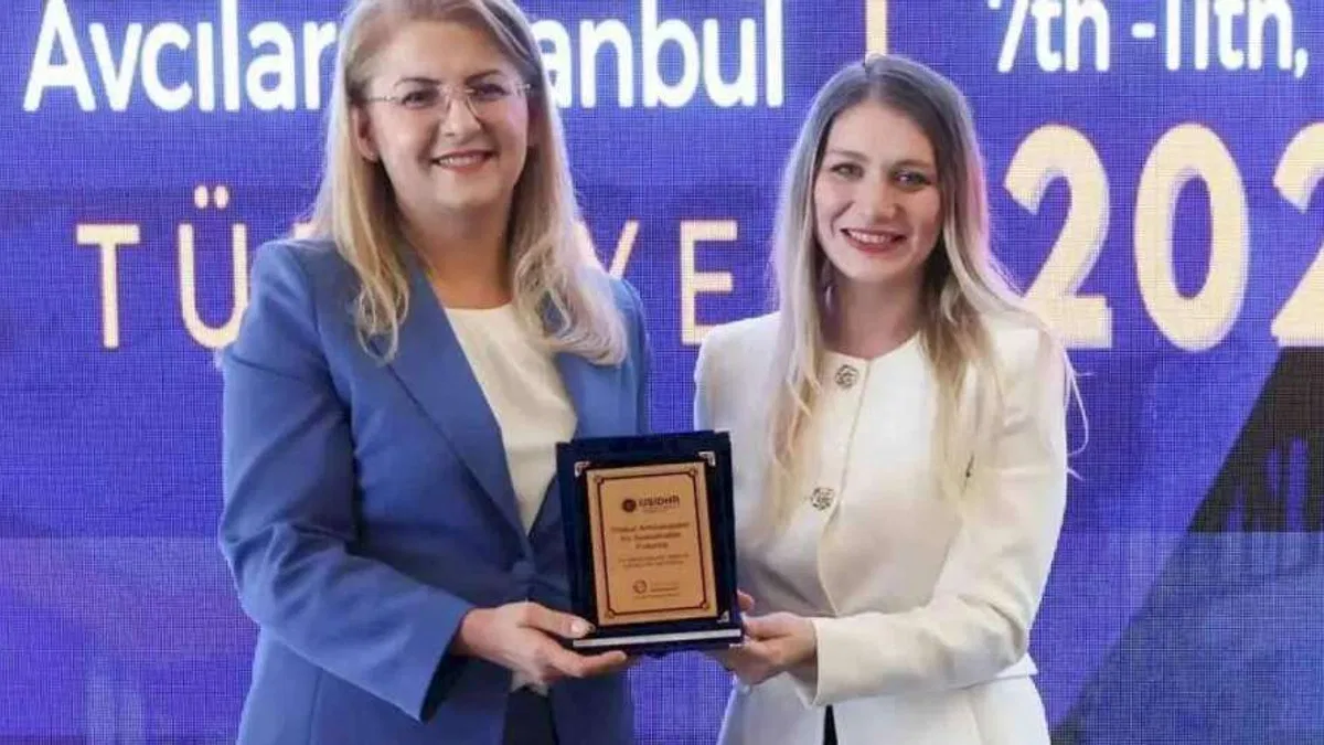 Başkan Ovalıoğlu kadın ve gençlik zirvesinde konuştu