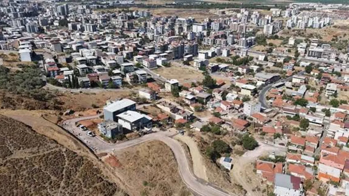 İzmir Çiğli’de yol ve park çalışmaları hız kesmeden sürüyor