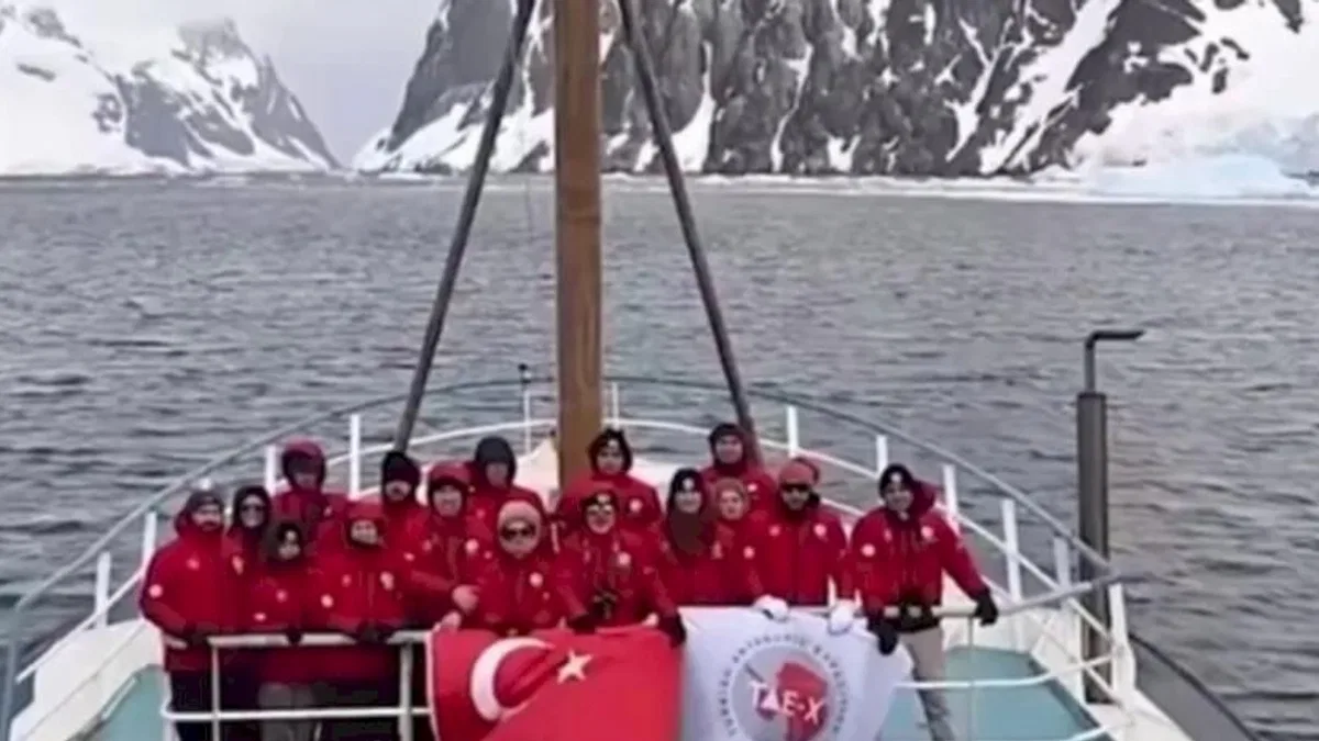 Türk bilim insanları Antarktika'dan döndü... 15. Ulusal Bilim Antarktika Seferi tamamlandı