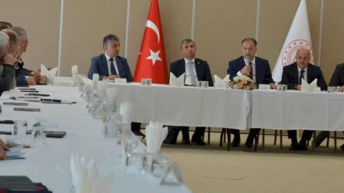 Milli Eğitim'de Bakan Yardımcısı özel eğitim kurumlarını dinledi