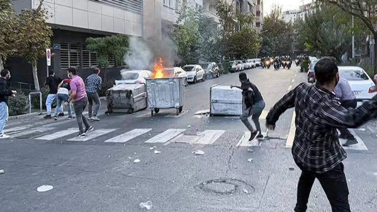 Tahran’da protestolar ve güvenlik güçlerinin önlemleri sürüyor