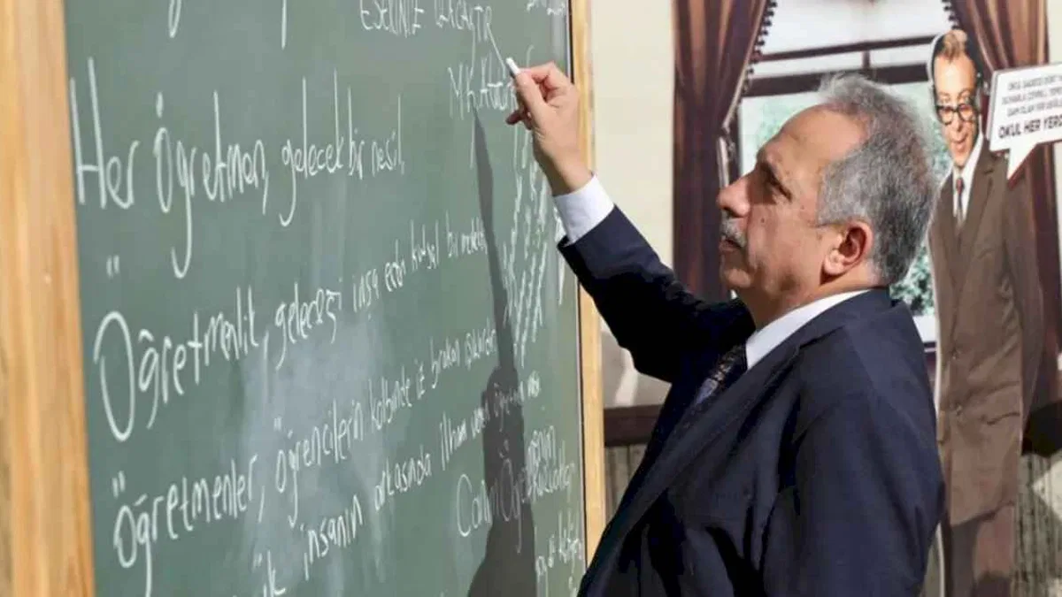 Mustafa Yalçın'dan 'Öğretmenler Günü' mesajı