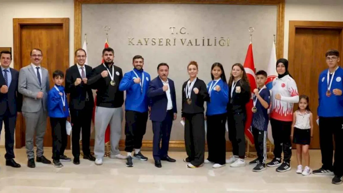 Vali Çiçek, Balkan Şampiyonu ERVA Sporcularını makamında ağırladı