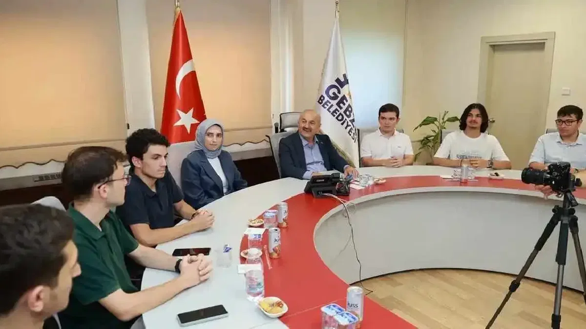 Gebze'de Başkan Büyükgöz YKS şampiyonlarını ağırladı