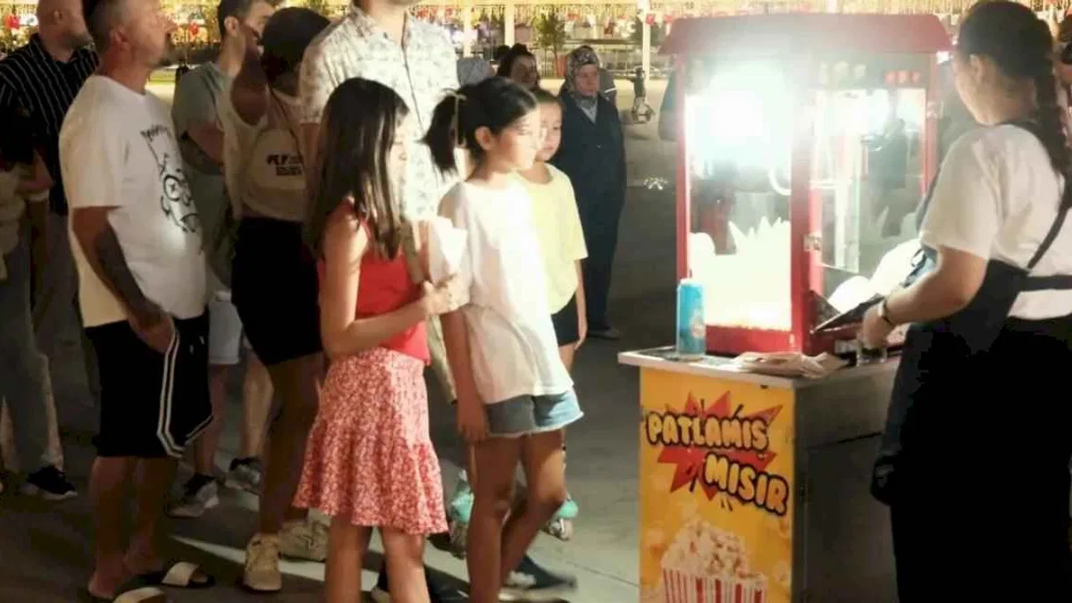 Milli İrade’de açık havada sinema keyfi devam ediyor