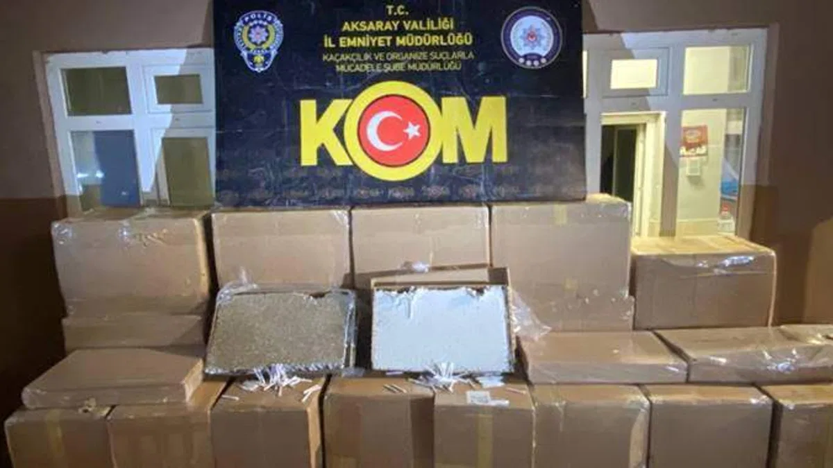 Aksaray'da 1 milyon 820 bin kaçak filtreli sigara kağıdı ele geçirildi