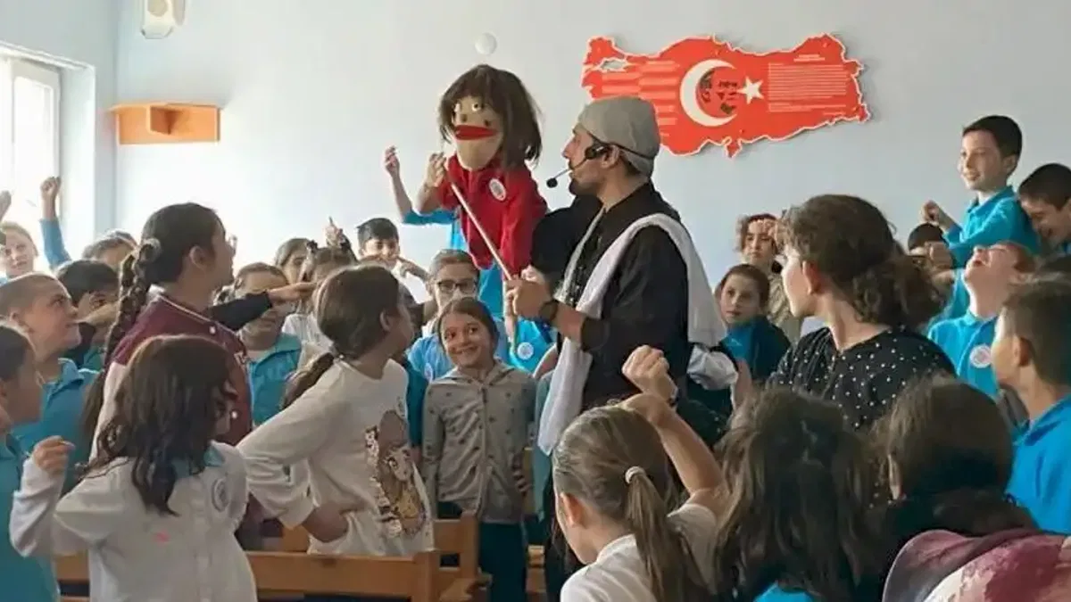 Sakarya'da “Akça” çocuk tiyatrosu miniklerle buluştu