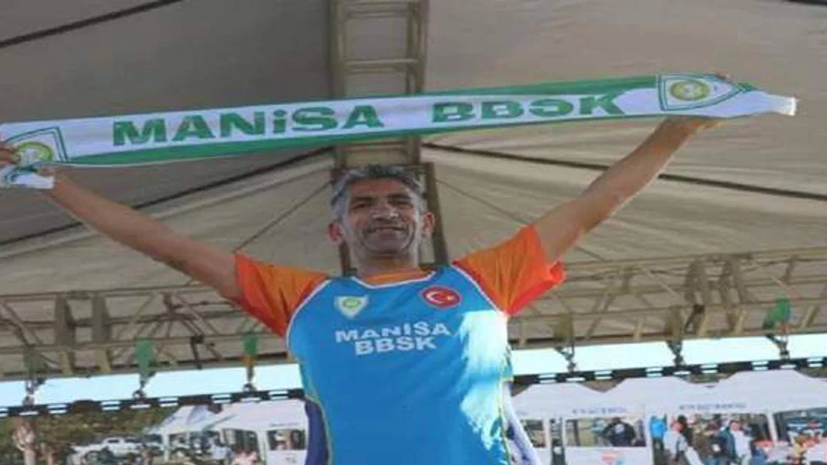 Manisalı atlet kürsüyü bırakmıyor