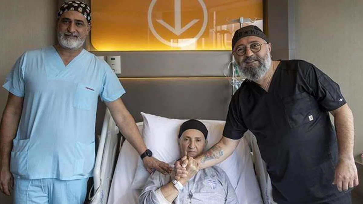 Kapalı yöntemle tek seferde 'şah damar tıkanıklığı, by-pass ve kalp kapağı' operasyonu yapıldı