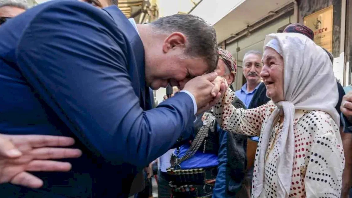 İzmir’de ihtiyaç sahipleri ve emekliler unutulmadı