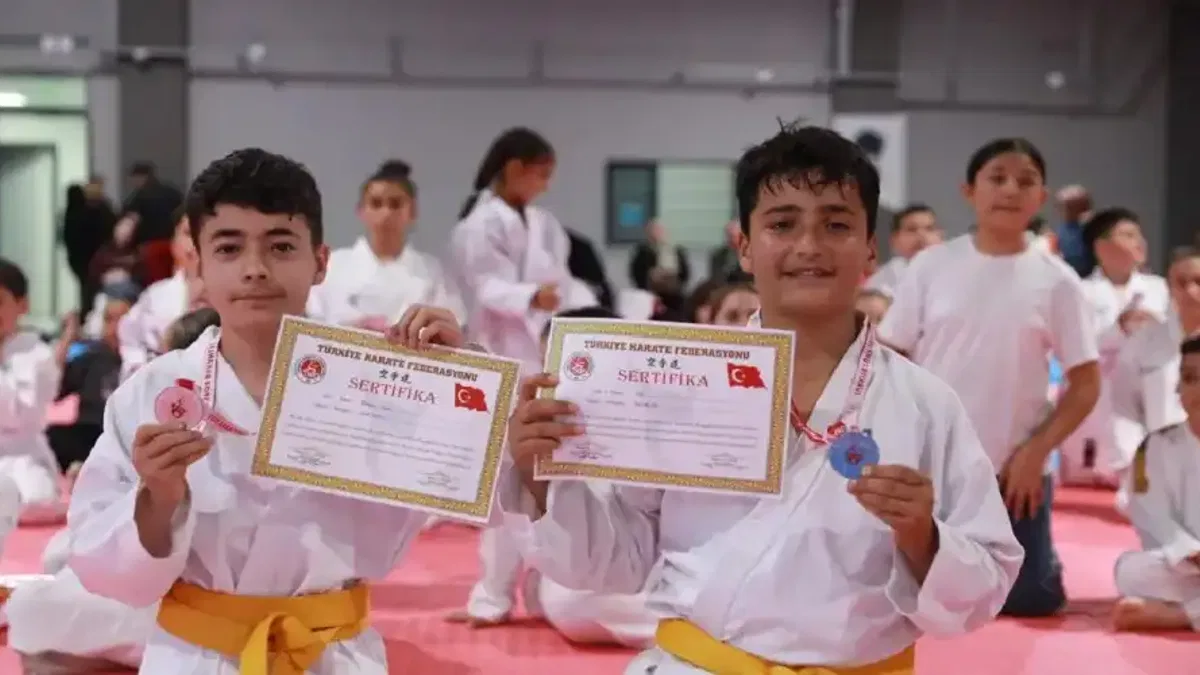 Ankara Keçiören’in sporcuları Karate Kuşak Sınavında ter döktü