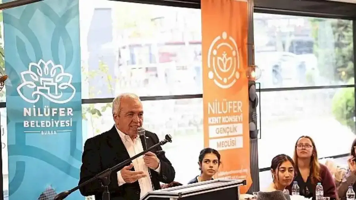Başkan Şadi Özdemir üniversite öğrencileriyle buluştu