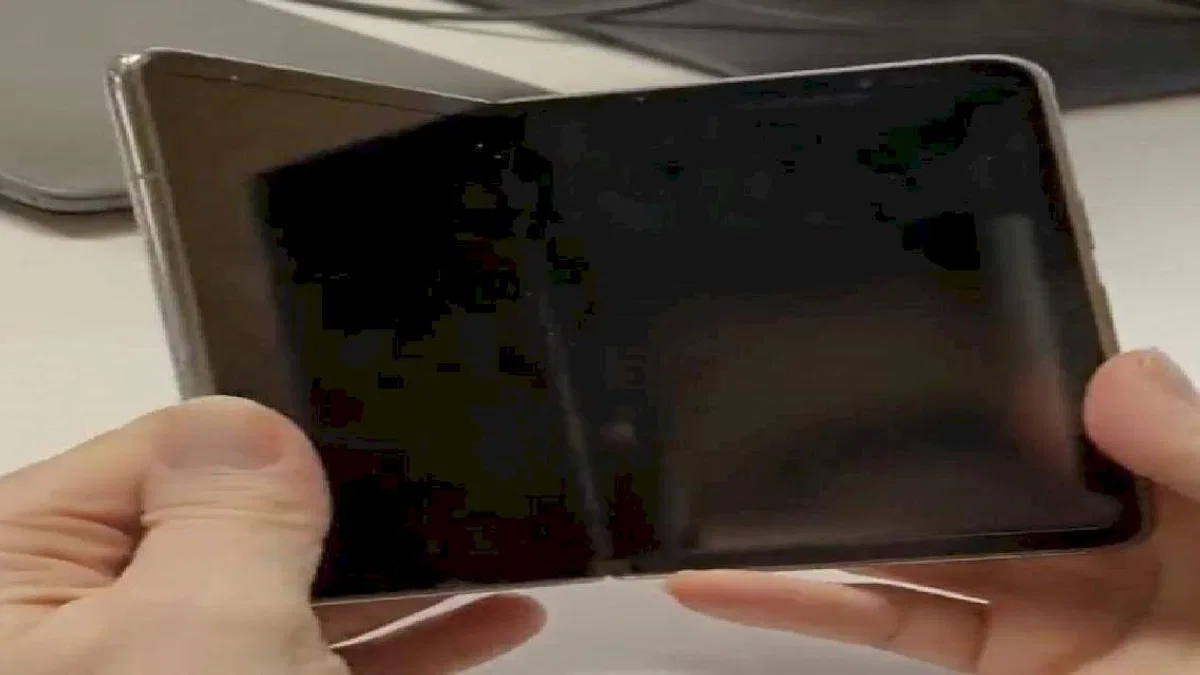 Google Pixel Fold Fotoğrafları Ortaya Çıktı