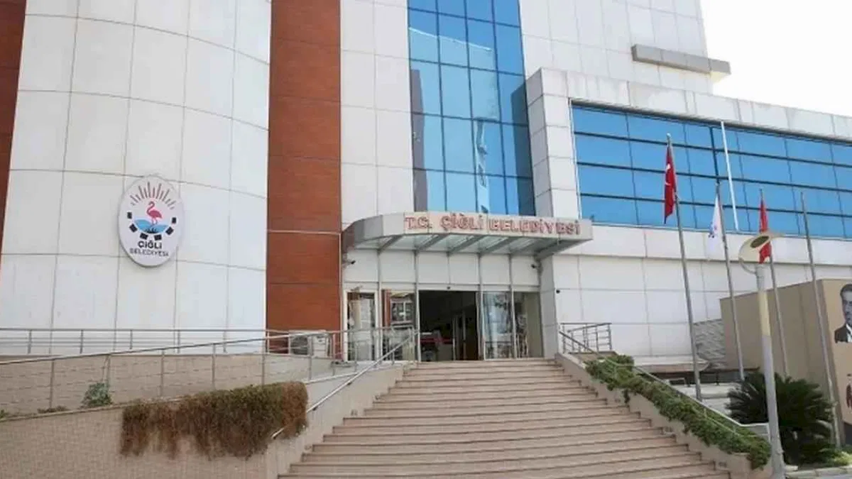 İzmir Çiğli’den üniversite öğrencilerine “Çiğli’nin Yıldızları” bursu