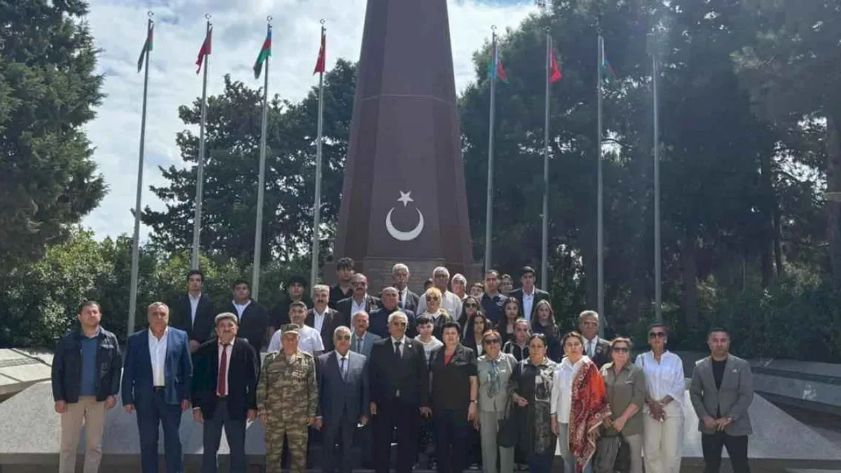 Bakü'de Türk şehitleri unutulmadı