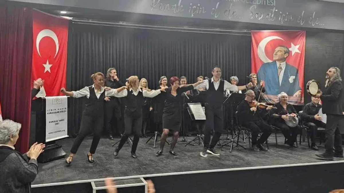 İzmirli kadınlardan mübadeleye müzikli-danslı anma