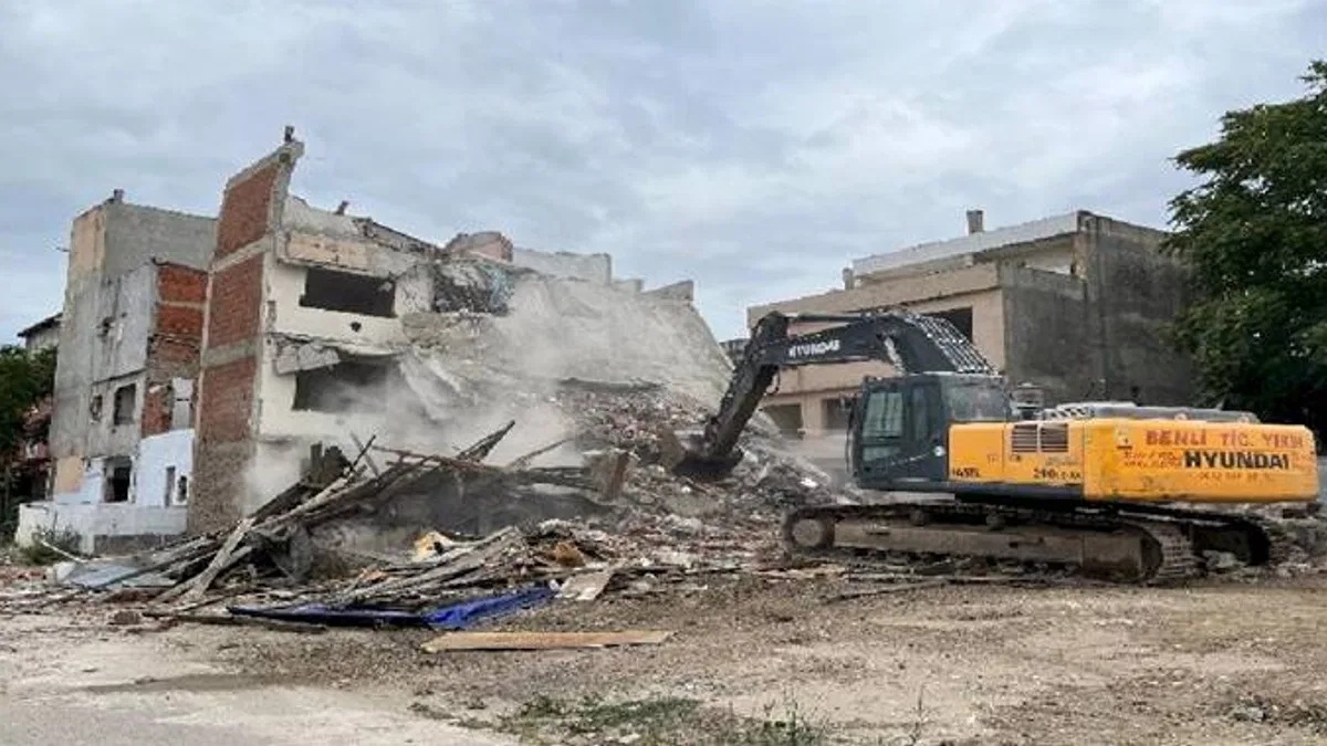 Bursa'nın riskli yapıları tek tek kaldırılıyor