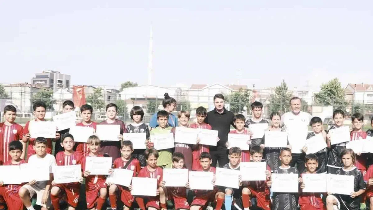 Minikler sertifikalarını Kaan Gürbüz’den aldı