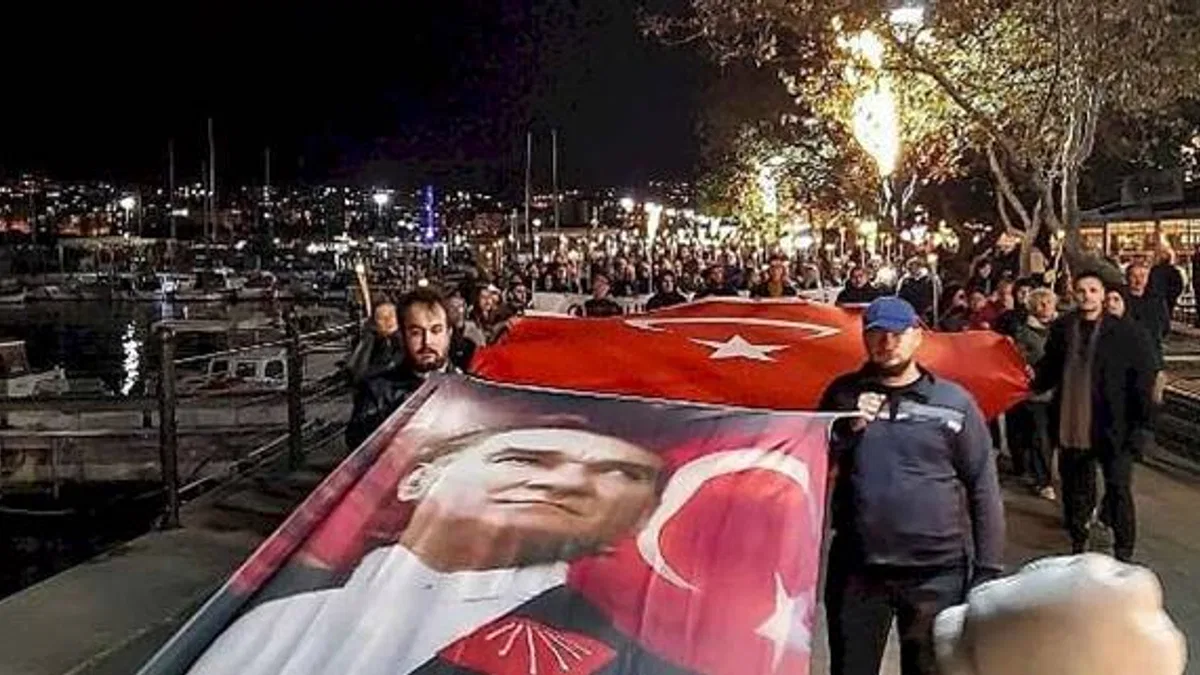 Çanakkale'de Atatürk Sevdalıları, Ata'ya Saygı İçin Yürüdü