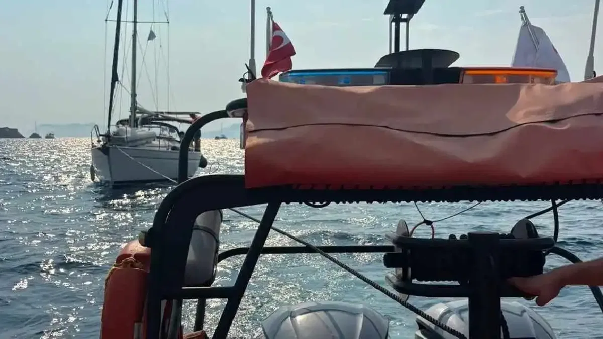 Fethiye açıklarında arızalanan tekne kurtarıldı