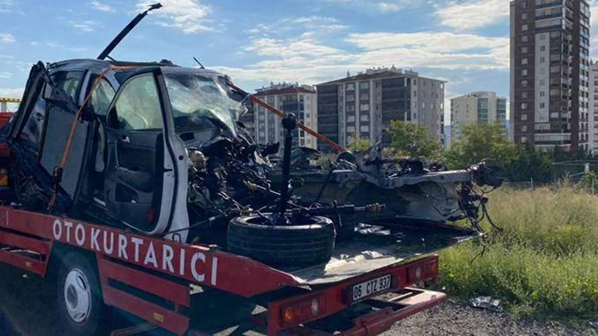 Başkentte trafik levhasına çarparak devrilen otomobilin sürücüsü öldü
