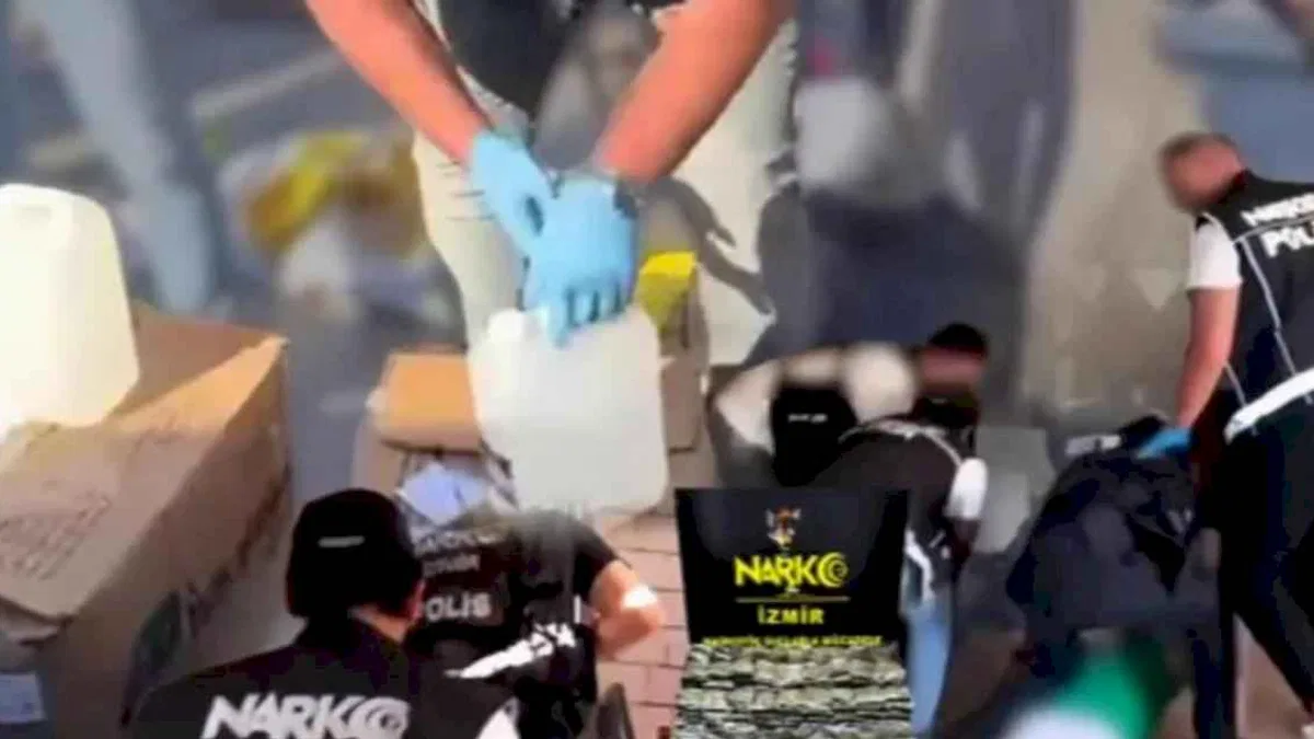 İzmir'de zehir tacirlerine 3 gözaltı!