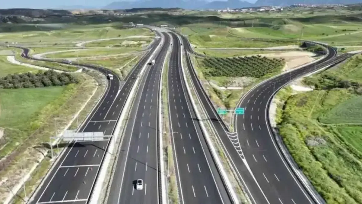 6 şeritli Aydın-Denizli Otoyolu yarın açılıyor... 163 km'lik yol 55 dakikada geçilecek