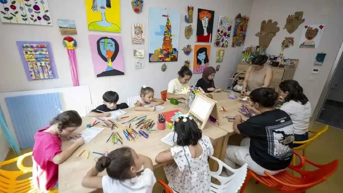 Mersin’de çocuklar hem eğleniyor hem öğreniyor