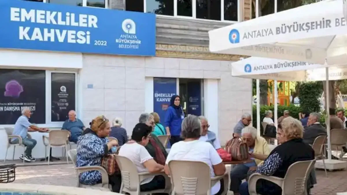 Alanya Emekli Kahvesine emeklilerden tam not
