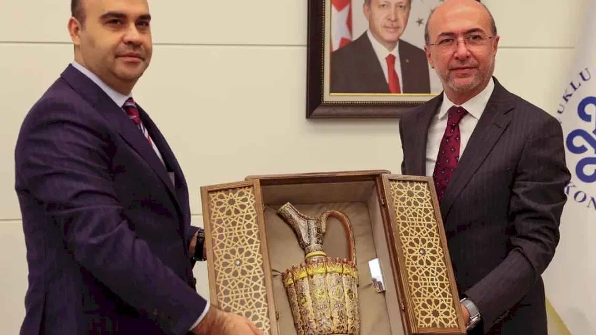 Bakan Kacır Konya Selçuklu Belediyesi'ni ziyaret etti