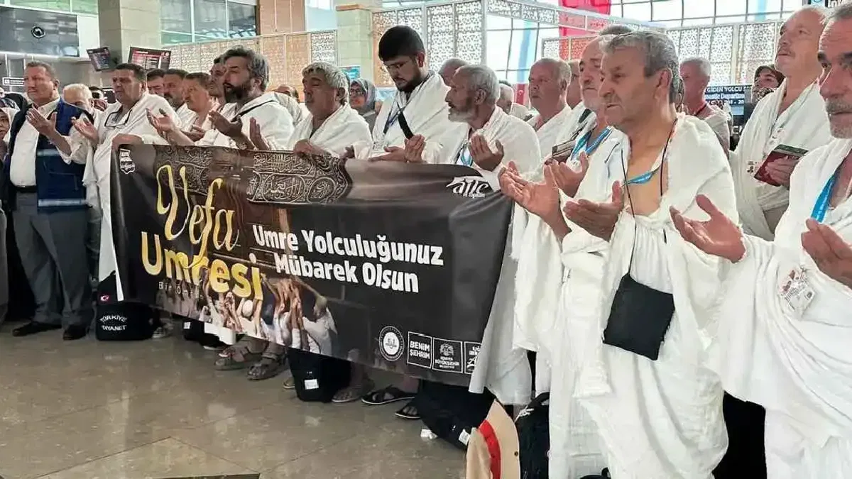 Konya'dan 'Vefa Umresi'nin ilk kafilesi uğurlandı