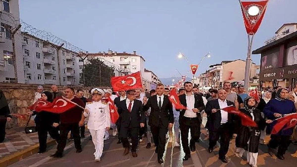 15 Temmuz Demokrasi ve Milli Birlik Günü'nde Gölcük dimdik ayakta