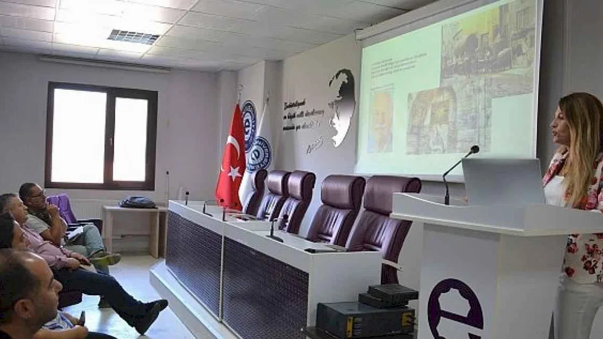 Prof. Dr. Elif Eser Eke Bayramoğlu, "Cumhuriyet Döneminde Türk Dericiliği"ni anlattı