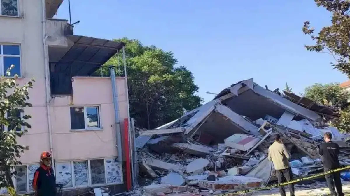 Sındırgı'daki yıkılan binanın müteahhidine gözaltı!