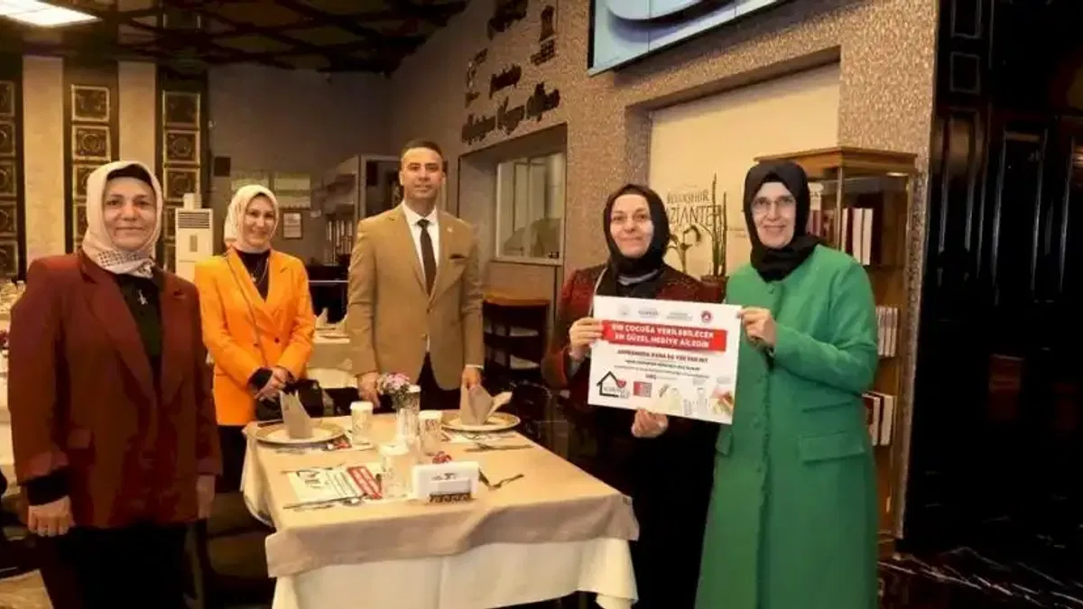 Gaziantep’te koruyucu aile farkındalığı için yemek altlıkları tanıtıldı