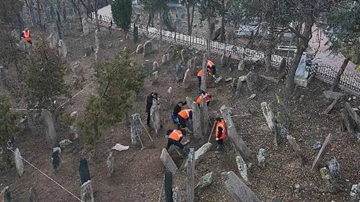 Başkan Altay: "Ahlat'tan Sonraki En Önemli Türkiye Selçuklu Mezarlığında Mezar Taşlarını Restore Ediyoruz"