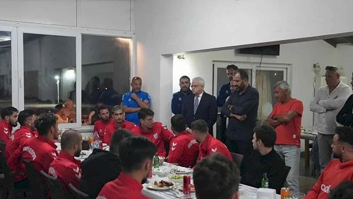 Başkan Deveciler, Burhaniye Belediyespor Futbol A Takımı İle Yeni Sezon Öncesi Moral Yemeğinde Buluştu