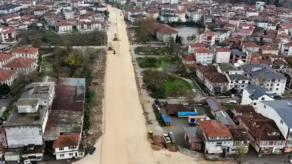 Sakarya'da bağlantı yolunda üstyapı çalışmaları hız kazandı